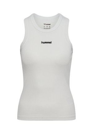 Biały, żeberkowany damski top bez rękawów z okrągłym dekoltem i czarnym logo "hummel" na środku klatki piersiowej.