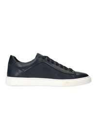 Zwarte leren sneaker met een ronde neus, vetersluitingen en een contrasterende witte rubberen zool. Heeft een gladde textuur en subtiele stikdetails.