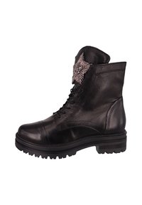 Botas de cuero negro hasta el tobillo con un acabado texturizado, que cuentan con un diseño de cordones y un detalle decorativo de estrella embellecida en el cuello.