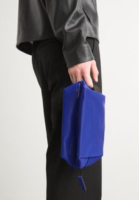 WASH BAG SMALL UNISEX - Toiletti-/meikkilaukku - parade