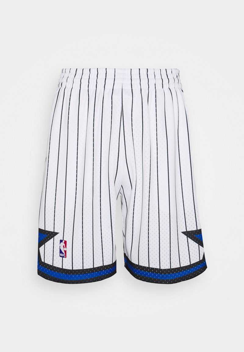 Pantaloni sportivi bianchi con strisce nere, dettagli blu e neri all'orlo e logo NBA sul lato sinistro. Realizzati in tessuto a rete.