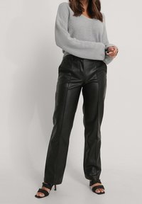 NA-KD Neule - grey