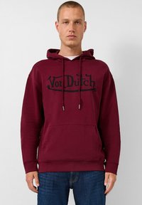 Felpa borgogna con tasca a marsupio frontale, cappuccio con cordini e grafica nera "Von Dutch". Tessuto morbido con polsini a costine.