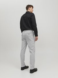 Jack & Jones PREMIUM JPSTOLLIE JJBENJI - Chino-püksid - grey