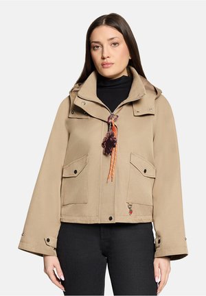 - Kurtka przejściowa