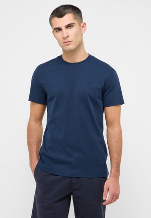 Marineblaue kurzärmelige T-Shirt aus Baumwolle. Mit Rundhalsausschnitt und kleinem Logo auf der linken Brust. Glatter Stoff, lässige Passform.