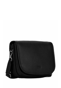 Sac messager en cuir noir avec une surface texturée, fermeture à rabat, sangle réglable et branding discret à l'avant.