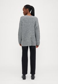 Vero Moda Petite VMELYA O NECK LONG - Pulóver - medium grey melange