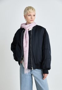 COACH BIAS SIGNATURE MUFFLER - Sjal - faded pink