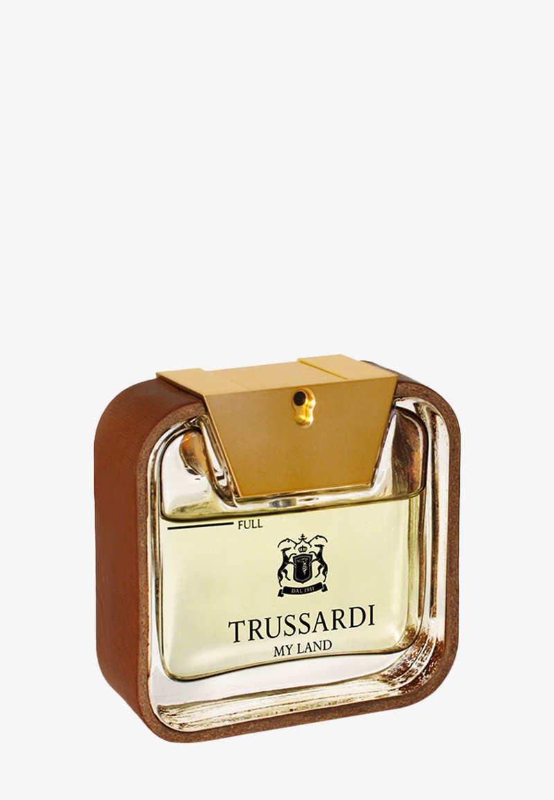Rechthoekige Trussardi My Land parfumfles met gouden spraydop en bruine leerachtige zijkanten, gedeeltelijk gevuld met lichtgele vloeistof.