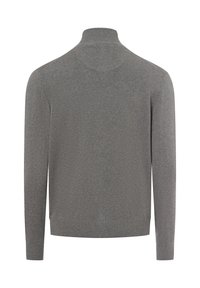 Grau pullover mit hohem Kragen, langen Ärmeln und gerippten Bündchen. Aus weichem Stoff mit einer glatten, gleichmäßigen Textur.