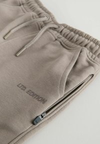 Unausgewählt, mink brown