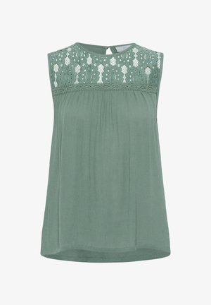 Bluză fără mâneci dintr-un material verde moale, cu dantelă la decolteu și textură pliată. Prezintă o deschidere în formă de cheie la spate.