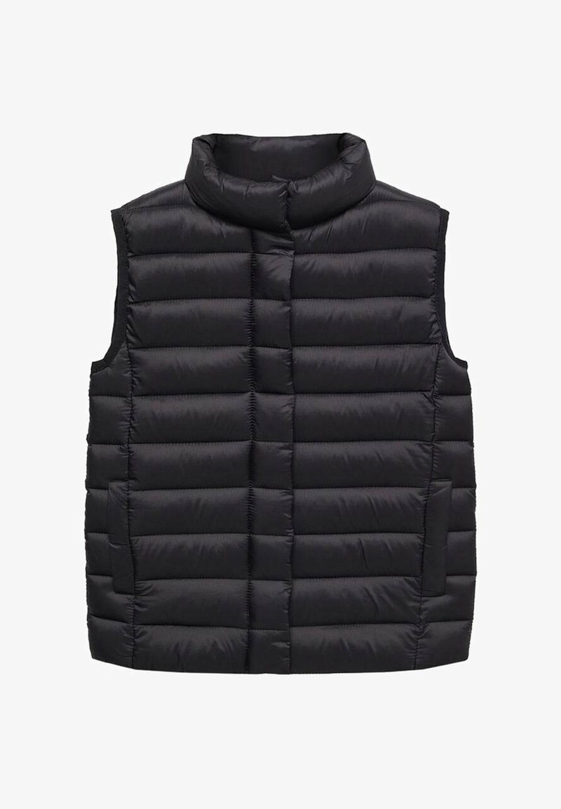 Gilet puffo nero con alto colletto, imbottitura cucita orizzontalmente e due tasche laterali. Realizzato in materiale leggero e lucido.