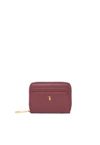 Portafoglio in pelle bordeaux compatto con zip dorata ed emblema di un piccolo uccello dorato sulla tasca anteriore, isolato su sfondo bianco.