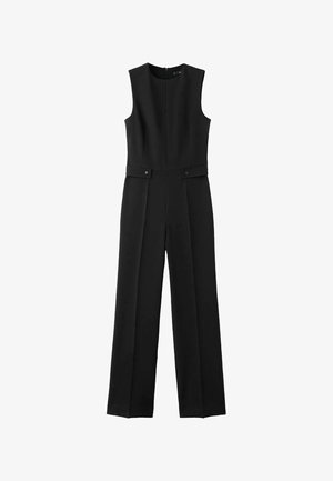 Salopetă neagră fără mâneci, cu guler înalt, picioare largi și accente cu nasturi pe lateral; realizată dintr-un material neted, cu croială ajustată.