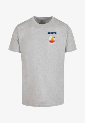Tricou din bumbac gri, cu mânecă scurtă. Prezintă textul "SPRITZ" și un grafic cu o băutură și o felie de portocală. Croi obișnuit.