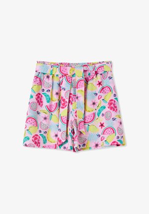 Pantaloncini rosa con cintura, caratterizzati da motivi colorati di frutta tropicale e foglie, tra cui anguria, limone, banana e frutto del drago.