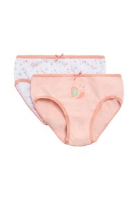Dos braguitas de algodón para niñas en durazno pastel y blanco; una tiene un estampado de mariposas, la otra tiene un patrón floral con pequeños corazones.