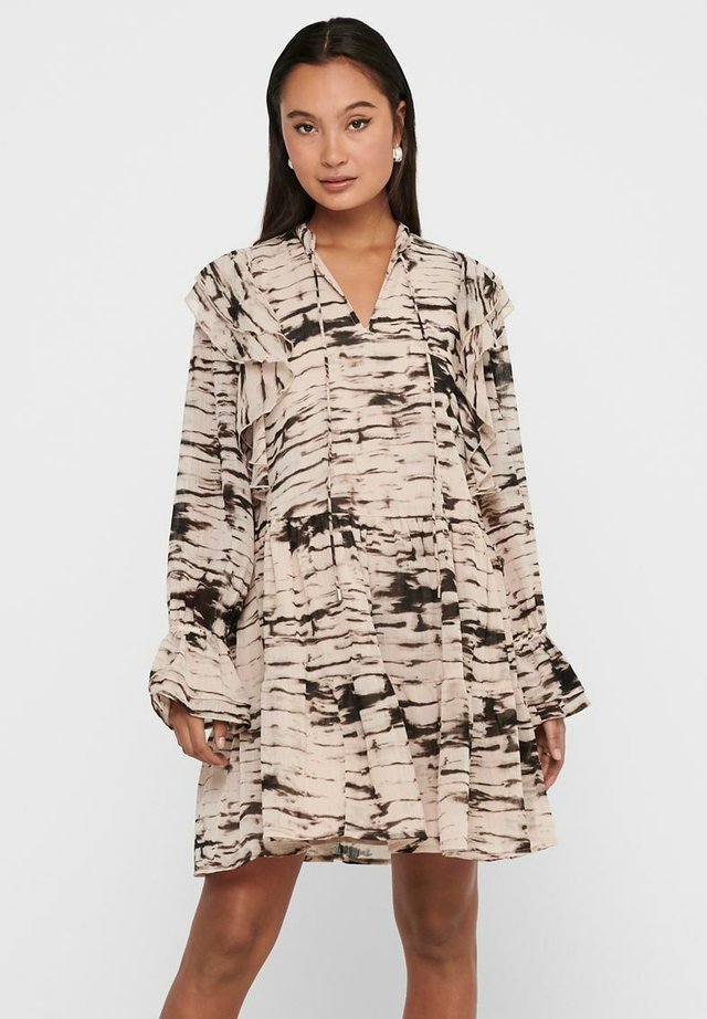 Robe d'été - cloud dancer