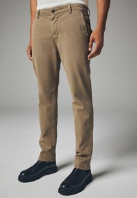 Next Chino - tan brown