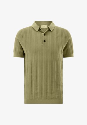 Olivegrünes Strick-Poloshirt mit kurzen Ärmeln, vertikalen, strukturierten Streifen und zwei dunklen Knöpfen an der Knopfleiste.