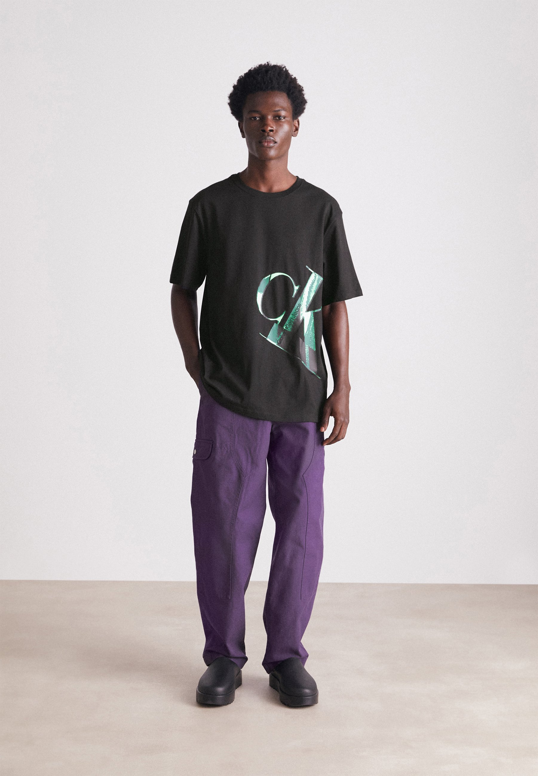  ☆JEANS Hyper Real Slanted CK Tシャツ Calvin Klein Jeans Hyper Real Slanted Erkek Siyah T-Shirt