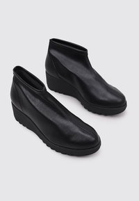Sandra Fontán VELASCO - Wedge Ankle Boots - black