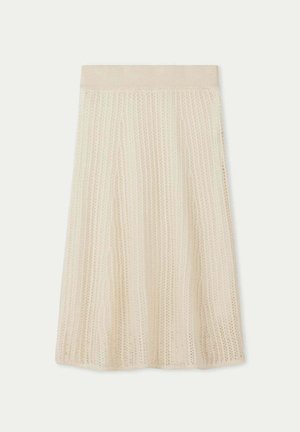 Strick-Midi-Rock in Creme mit einem breiten elastischen Taillenbund und vertikal gerippter Textur, die eine lockere Passform und eine subtile Offenheit bietet.