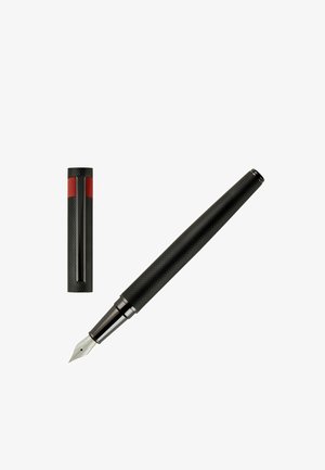 Penna a inchiostro con un corpo nero texture, nib in argento e un cappuccio rimovibile con un accent rosso. Design elegante con dettagli in metallo lucido.