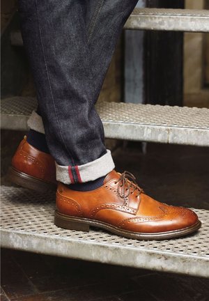 Zapatos con cordones - tan