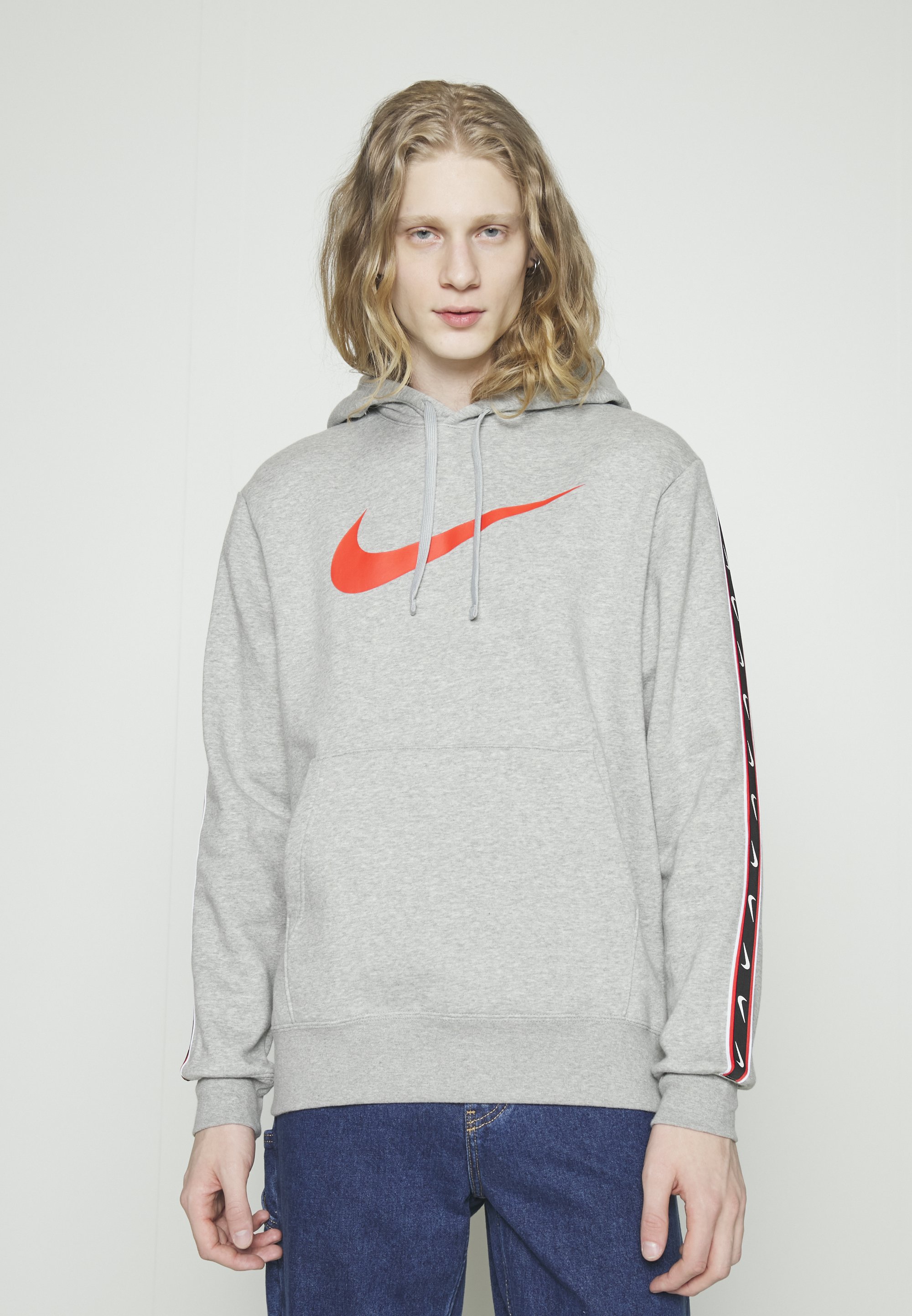 Nike Sportswear M NSW REPEAT SW FLC PO HOOD B - Kapuzenpullover - dk grey  heather/lt crimson/dunkelgrau-meliert