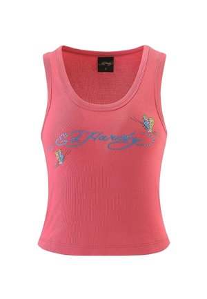 Różowa bezrękawnik z okrągłym dekoltem, z błyszczącym niebieskim napisem i wzorami motyli na przodzie.