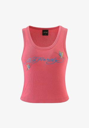 Różowa bezrękawnik z okrągłym dekoltem, z błyszczącym niebieskim napisem i wzorami motyli na przodzie.