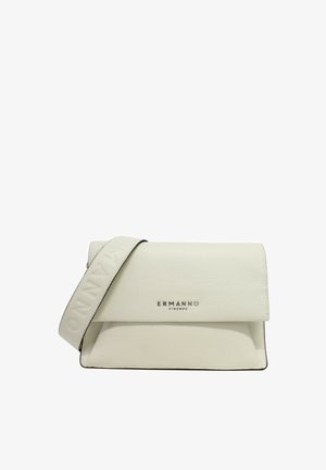 Borsa a tracolla in pelle bianca Ermanno Firenze con ampio cinturino goffrato e chiusura con patta.