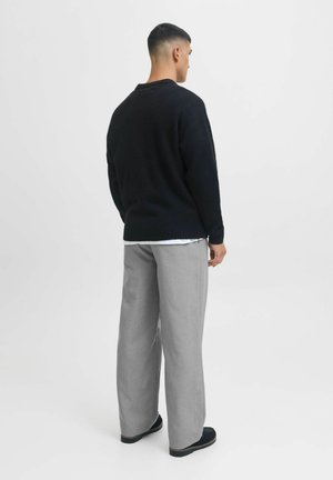 Rangs 5: aprel - Auduma bikses