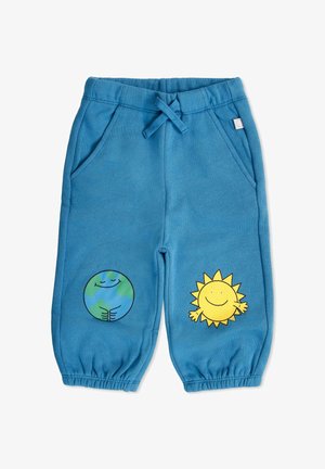 Pantalon de jogging bleu en coton avec deux motifs imprimés : une Terre verte et bleue à gauche et un soleil jaune souriant à droite. Comprend des poignets élastiques.