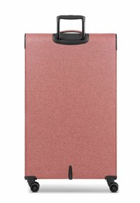 Valigia rosa texturizzata con manico telescopico, accenti neri e quattro ruote. Finitura liscia e design minimalista.