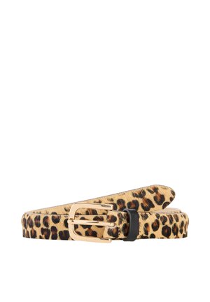 Leoprint-Gürtel mit rechteckiger goldener Schnalle und schwarzer Gürtelschlaufe, flach auf weißem Hintergrund liegend.