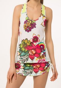 Valkoinen kukkakuvioinen hihaton toppi, jossa on eloisat pinkit, vihreät ja keltaiset kuviot. Siinä on pyöreä pääntie, racerback-malli ja kiinnitetty hame, jossa on kiristysnyörit.