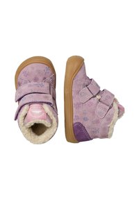 Kinderstiefel aus lila Wildleder mit einem floralen Muster, gefüttert mit Lammfell und mit einer Gummisohle. Verfügt über zwei Velcro-Bänder aus Stoff zur Befestigung.