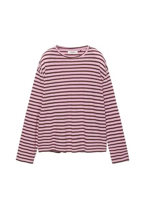 Top z długim rękawem i okrągłym dekoltem, z poziomymi różowo-brązowymi paskami, luźnym krojem i prostym dołem na białym tle.