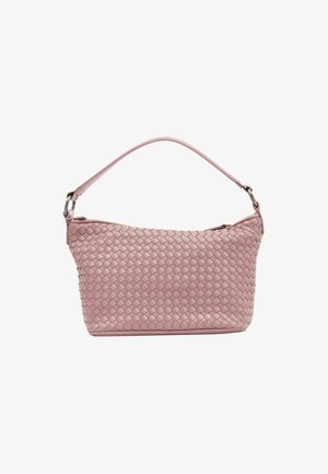 Woven leather handbag w miękkim różowym kolorze, z zakrzywionym paskiem na ramię i zamkiem błyskawicznym, zdobiony teksturowanym wzorem dla dodatkowego efektu.