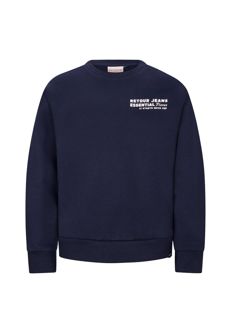 Granatowa bluza z okrągłym dekoltem, prążkowanymi mankietami i dolnym brzegiem. Posiada biały tekst brzmiący "RETOUR JEANS ESSENTIAL Pieces IT STARTS WITH YOU."