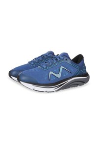 Scarpe atletiche blu con tomaia in tessuto testurizzato, tacco nero, intersuola bianca e accenti blu. Presentano un motivo a onda distintivo sul lato.