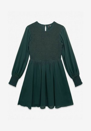 Robe longue à manches longues vert foncé avec corsage smocké, taille froncée, fermeture par bouton à l'encolure, et poignets smockés sur manches en tissu transparent.