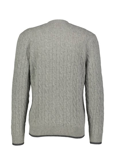 Grijze kabelgebreide trui met een ribbad onderaan en bij de mouwen. Beschikt over een gestructureerde, zachte stof met ingewikkelde patronen, ontworpen voor warmte en comfort.