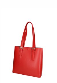 Rode leren tote bag met twee platte handvaten, rechthoekige vorm en eenvoudig ontwerp. Kenmerkt zich door zilverkleurige hardware en een gladde textuur.