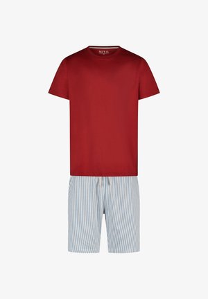 T-shirt en coton rouge associé à un short rayé bleu clair et blanc. Le T-shirt a un col rond ; le short possède une taille élastique et un cordon de serrage.