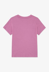 Nike Sportswear NKG PEGASUS TEE - T-shirt med print - magic flamingo